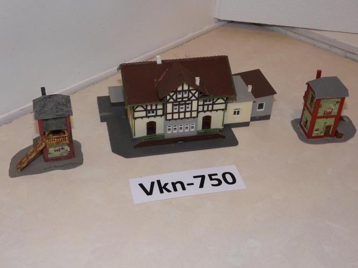 Vk-750 N Spoor Station Reneher6460 van Arnhold, Hobby en Vrije tijd, Modeltreinen | N-Spoor, Gebruikt, Brug, Tunnel of Gebouw
