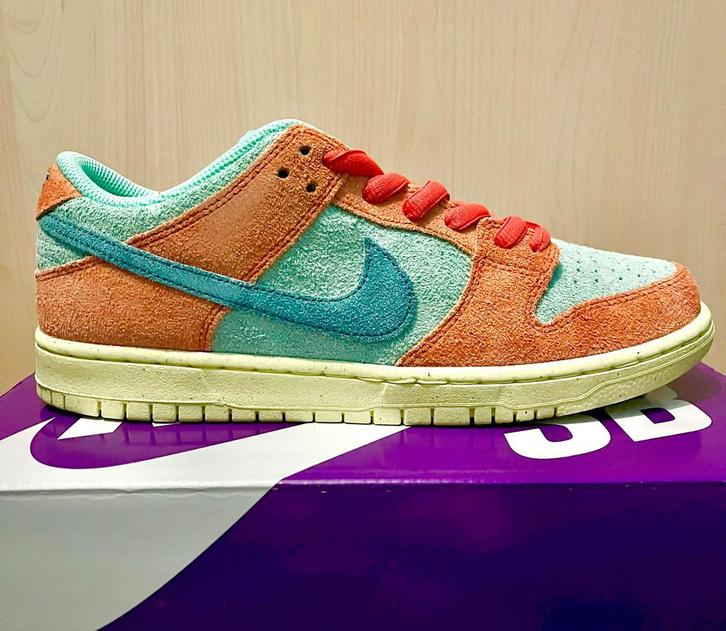 Nike SB Dunk - Orange and Emerald Rise - Nieuw - Maat 42,5, Kleding | Heren, Schoenen, Nieuw, Sneakers of Gympen, Overige kleuren