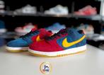Nike SB Dunk Low - Barcelona (2021) 42.5, Kleding | Heren, Schoenen, Ophalen of Verzenden, Nieuw, Blauw