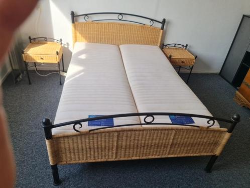 Metalen bed 140x200, Pullman matrassen, nachtkastjes. Levere, Huis en Inrichting, Slaapkamer | Bedden, Gebruikt, Tweepersoons