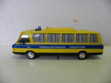Laboritoriumbus Zil 118 KL beschikbaar voor biedingen