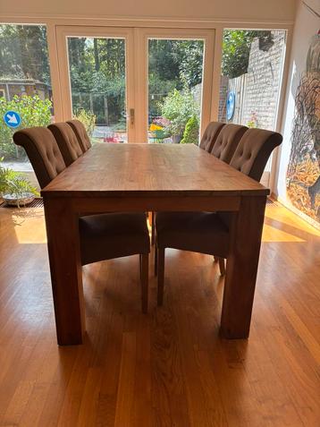 Eettafel beschikbaar voor biedingen
