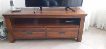 Kast laag met lades. beschikbaar voor biedingen