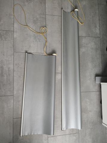 2 verduisterende rolgordijnen 80x160 + 130x160 beschikbaar voor biedingen