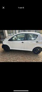 Plaatdelen Toyota Aygo & Fiat Panda Wit 2010, Ophalen of Verzenden, Voor, Toyota, Spatbord