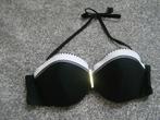 Bikinitop met hele mooie details / Hunkemöller / maat 80C, Zwart, Ophalen of Verzenden, Zo goed als nieuw, Bikini