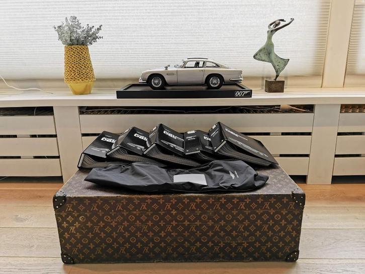 Aston Martin DB5 1:8 "James Bond 007" Eagle moss, Hobby en Vrije tijd, Modelauto's | 1:5 tot 1:12, Gebruikt, Auto, 1:5 t/m 1:8