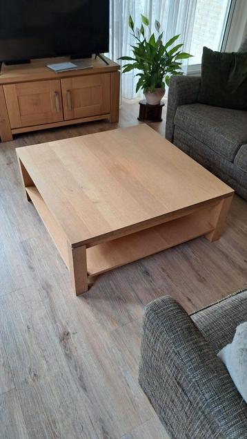 Houten salontafel met opbergruimte beschikbaar voor biedingen