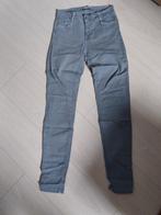 Blauwgrijze spijkerbroek van de bershka in maat 32, Kleding | Dames, Broeken en Pantalons, Blauw, Zo goed als nieuw, Maat 34 (XS) of kleiner