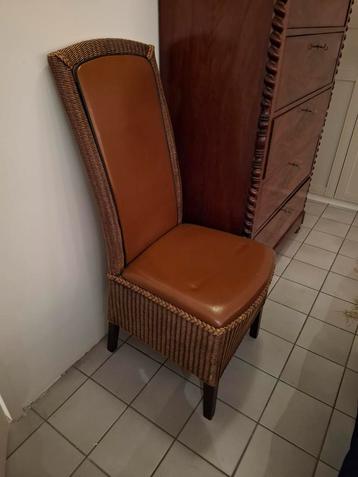 4 Lloyd Loom stoelen met lederen zitting beschikbaar voor biedingen