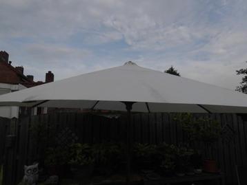 Parasol met doorsnede  360 cm beschikbaar voor biedingen