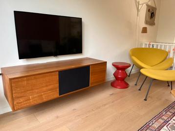 Bolia Case HiFi walnoot hout tv meubel beschikbaar voor biedingen