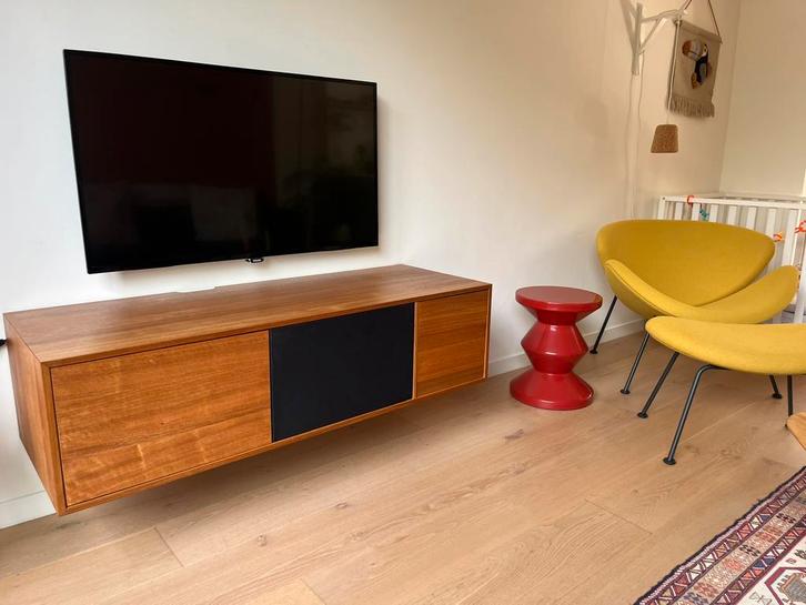 Bolia Case HiFi walnoot hout tv meubel, Huis en Inrichting, Kasten | Televisiemeubels, Zo goed als nieuw, Minder dan 100 cm, 25 tot 50 cm