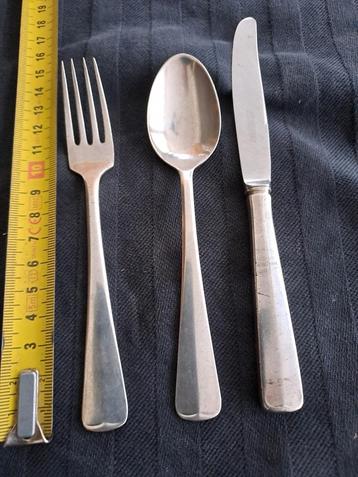  te koop antiek verzilverd bestek  en enkele thee lepeltjes  beschikbaar voor biedingen