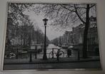 Foto poster 140 × 100. Zwart/wit met rode fiets . Amsterdam, Ophalen, 125 cm of meer, Zo goed als nieuw, Foto of Poster