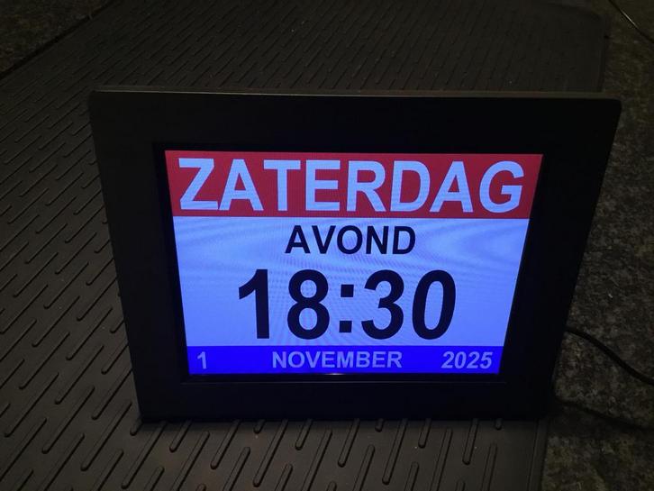 Alzheimer Klok - Zo goed als nieuw!, Audio, Tv en Foto, Fotografie | Digitale fotolijsten, Zo goed als nieuw, 8 tot 12 inch, Minder dan 1 GB