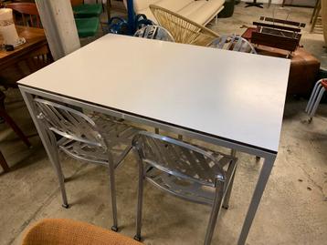 Tafel vintage design uitschuif eethoek eettafel jaren 80 beschikbaar voor biedingen