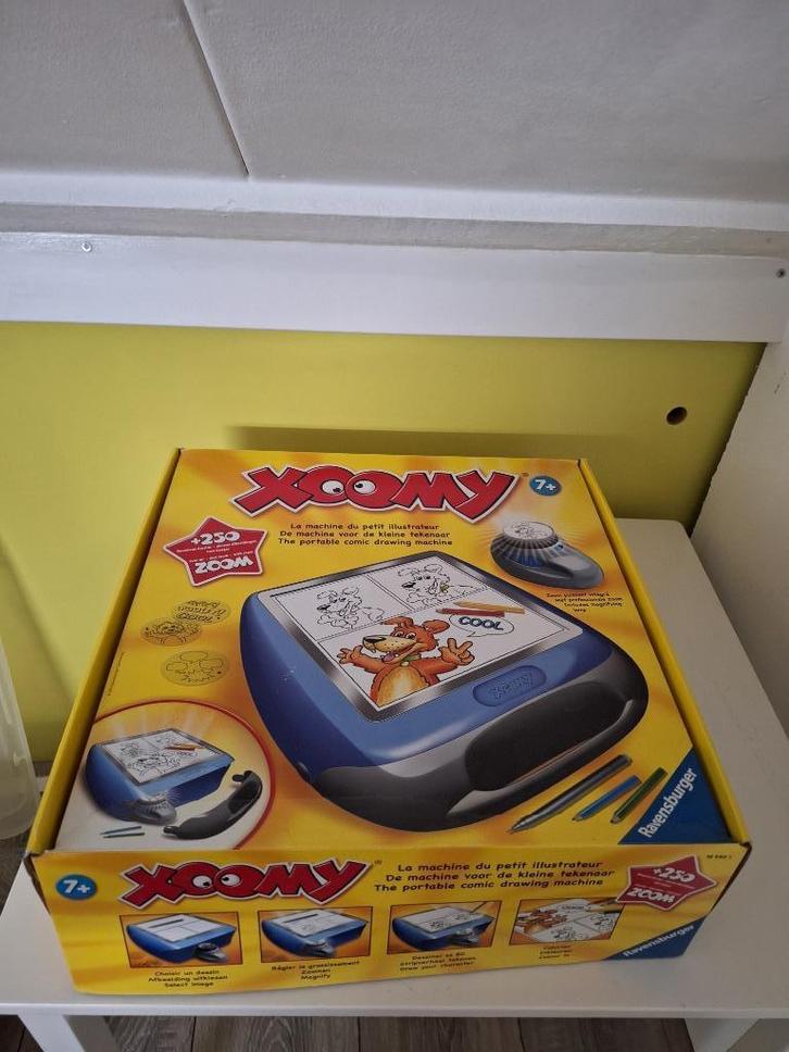xoomy tekentafel / lichtbak met sjablonen, Kinderen en Baby's, Speelgoed | Educatief en Creatief, Zo goed als nieuw, Knutselen