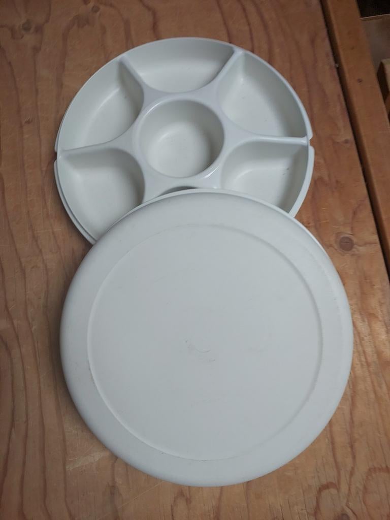 Te koop nootjes/hapjes verdeelschaal tupperware, Huis en Inrichting, Keuken | Tupperware, Ophalen of Verzenden, Zo goed als nieuw