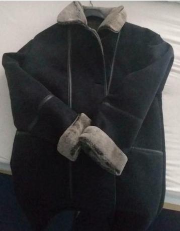 Super warme winter Jas met warme binnen kant en met wanten.
 beschikbaar voor biedingen