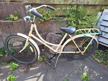 Omafiets beschikbaar voor biedingen
