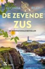 Lucinda Riley - De zevende zus, Boeken, Romans, Ophalen of Verzenden, Zo goed als nieuw, Nederland