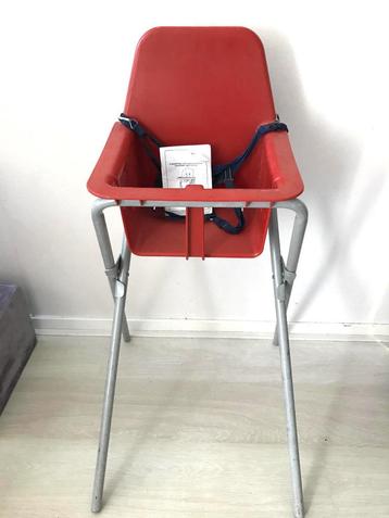 Rode Kinderstoel opklapbaar met riempjes beschikbaar voor biedingen