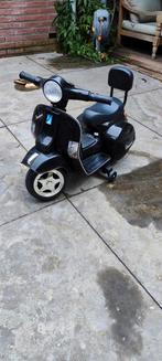 Zwarte vespa scooter op accu, Ophalen of Verzenden, Zo goed als nieuw