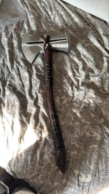 Marvel stormbreaker axe beschikbaar voor biedingen