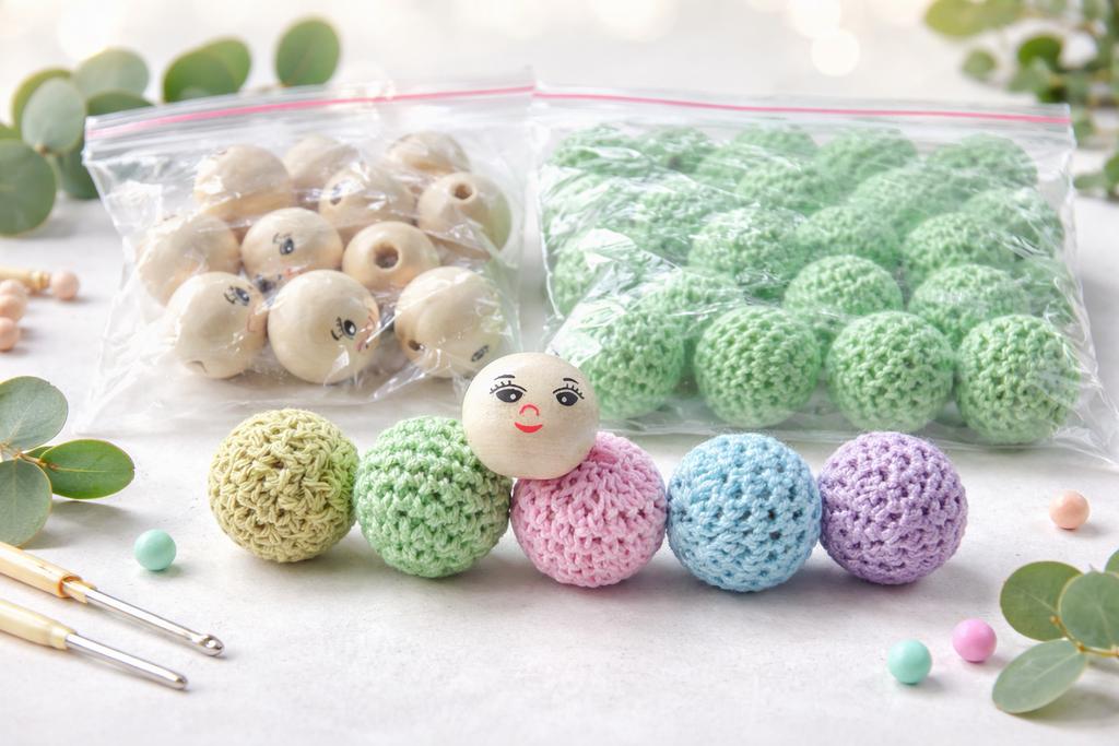 Set houten gezichtskralen en gehaakte kralen (20 mm), Hobby en Vrije tijd, Kralen en Sieraden maken, Ophalen of Verzenden, Zo goed als nieuw