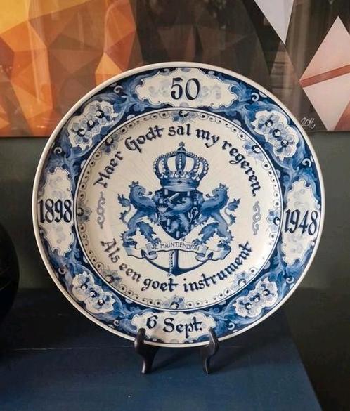 Groot wandbord 50 jaar Koningin Wilhelmina 1948, Verzamelen, Koninklijk Huis en Royalty, Servies, Ophalen of Verzenden