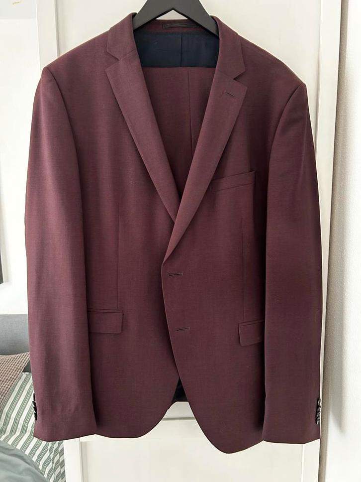 Hugo Boss Pak - Stijlvol en Elegant! Maat 54, Kleding | Heren, Kostuums en Colberts, Zo goed als nieuw, Overige maten, Paars, Ophalen
