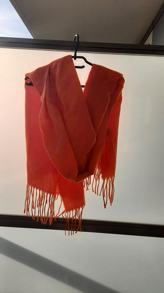 Oranje sjaal pieces, Kleding | Dames, Mutsen, Sjaals en Handschoenen, Zo goed als nieuw, Sjaal, Ophalen of Verzenden
