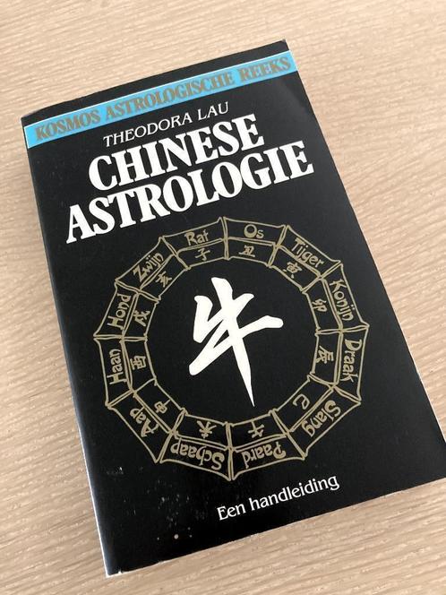 CHINESE ASTROLOGIE Theodora Lau  Een handleiding  zgan, Boeken, Esoterie en Spiritualiteit, Zo goed als nieuw, Achtergrond en Informatie
