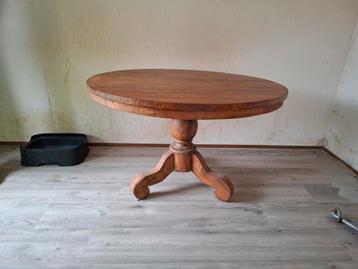 Houten Tafel met Ronde Blad beschikbaar voor biedingen
