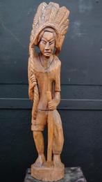 houtsnijkunst houten beeld, Ophalen