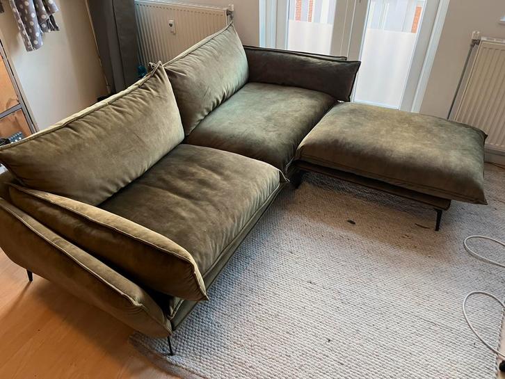 Groene velours bank met hocker, Huis en Inrichting, Banken | Bankstellen, Gebruikt, Rechte bank, 200 tot 250 cm, 75 tot 100 cm