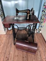 Oude antieke Singer trapnaaimachine met tafel + koffer izgst, Antiek en Kunst, Antiek | Naaimachines, Ophalen