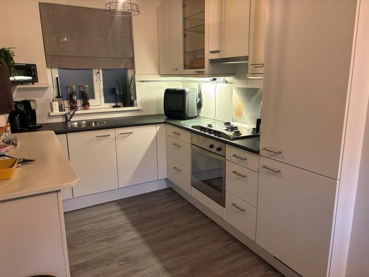 Keuken spuiten, Huis en Inrichting, Keuken | Complete keukens, Zo goed als nieuw, Ophalen of Verzenden