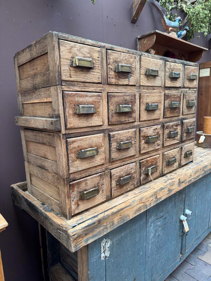 Oude eikenhouten administratie ladekast,vergrijsd,authentiek, Antiek en Kunst, Curiosa en Brocante, Ophalen