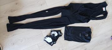 fietsbroek, shirt en handschoenen beschikbaar voor biedingen
