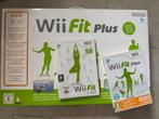 Wii Fit Plus met Balance Board en 2 Games, Gebruikt, 1 speler, Ophalen of Verzenden, Vanaf 3 jaar