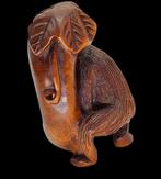 Netsuke Japan Aapje gesneden uit Buxus Hout, Antiek en Kunst, Kunst | Beelden en Houtsnijwerken, Verzenden