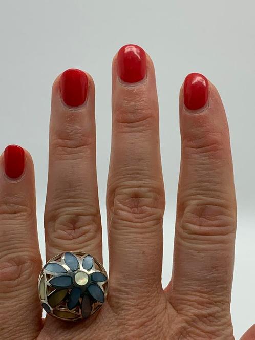 T564 Prachtige zilveren ring bloemmotief maat 17,5, Sieraden, Tassen en Uiterlijk, Ringen, Dame, 17 tot 18, Zilver, Zilver, Ophalen of Verzenden