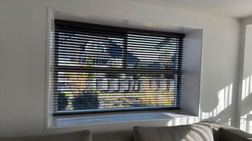 Meerdere houten jaloezieën/luxalfex donkerbruin beschikbaar voor biedingen