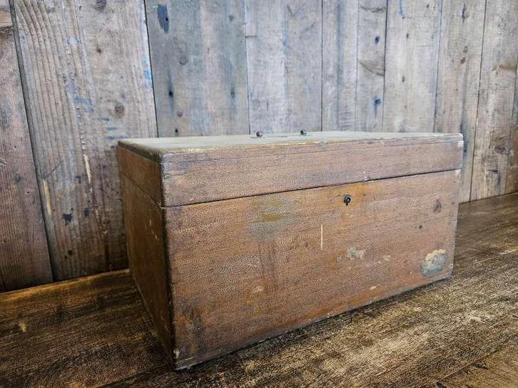 oude kist ``WOONWINKEL RUSTIEK``, Antiek en Kunst, Antiek | Woonaccessoires, Ophalen of Verzenden