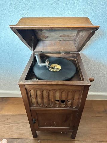 Platenspeler grammofoon draaitafel pick-up beschikbaar voor biedingen