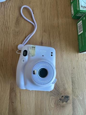 Instax Mini 11 - Leuke Polaroid Camera inc tas en extra beschikbaar voor biedingen