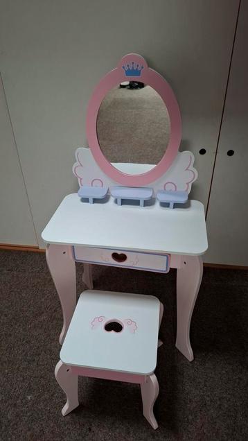 Leuke Kinder Kaptafel met Stoel beschikbaar voor biedingen