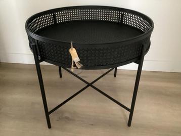 Bijzettafel beschikbaar voor biedingen